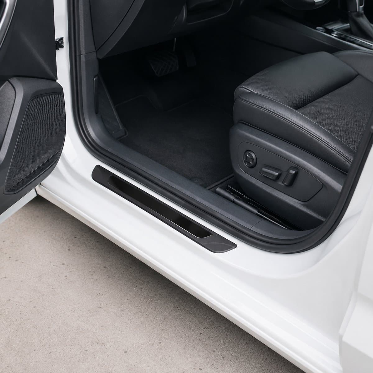 Door sill protectors for the Volkswagen Golf 6 – set of 4 | TS Series 4